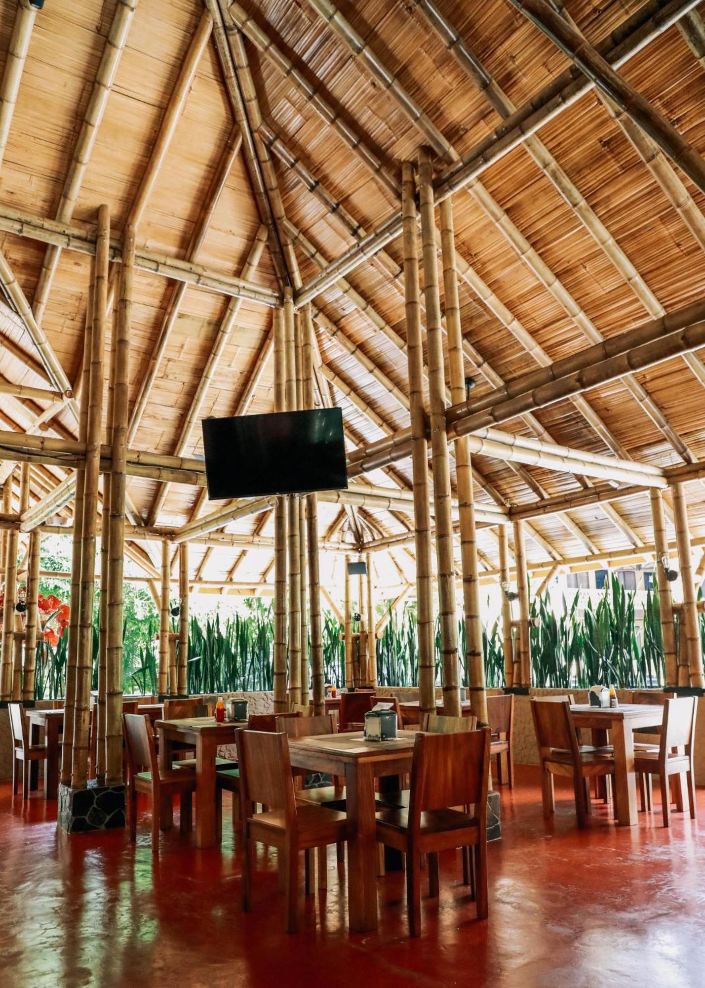 Hotel Y Restaurante El Paramo San Rafael  エクステリア 写真